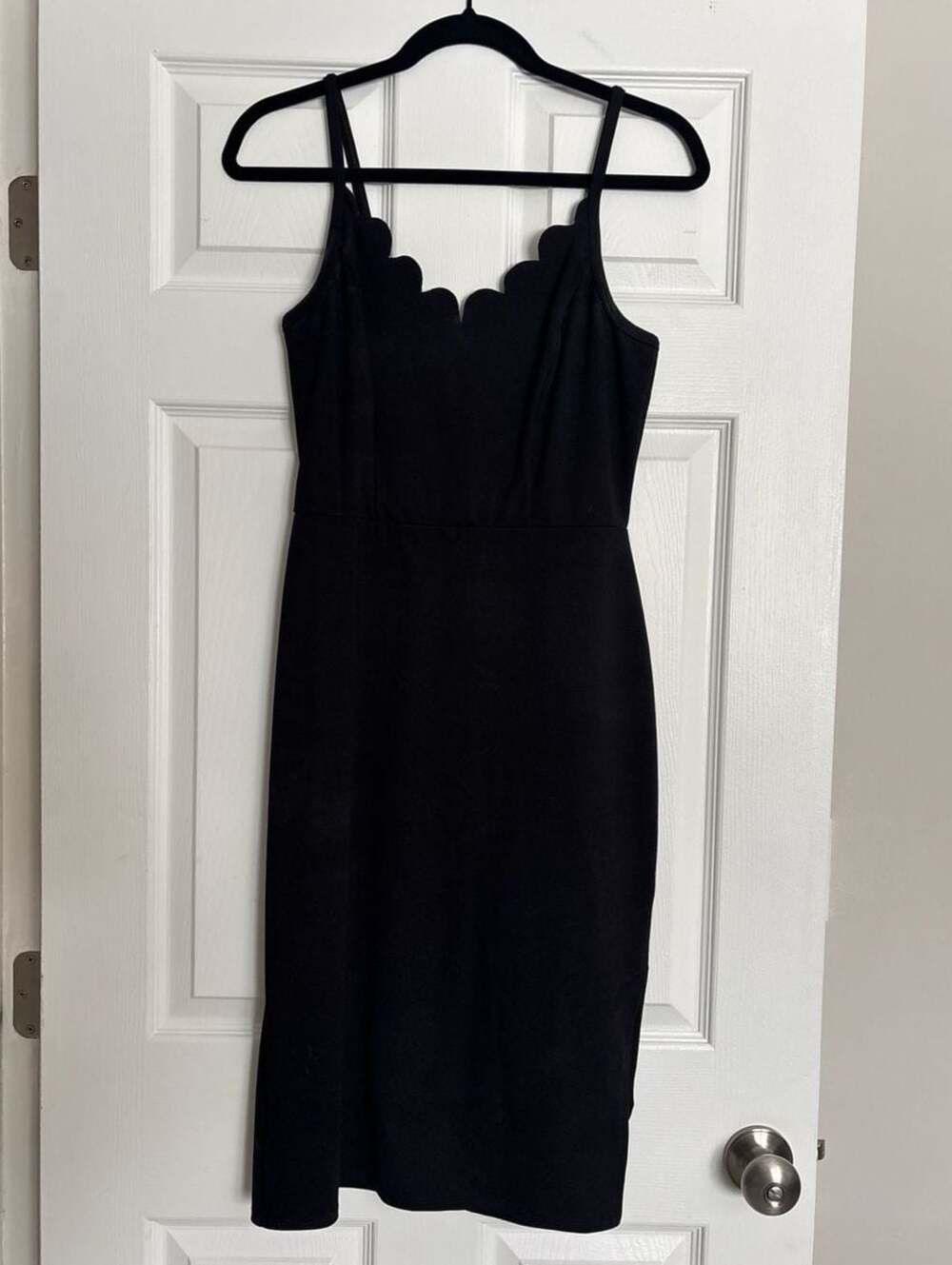 Nine Britton Scalloped V-Neck Bodycon Mini Dress Black Size Small